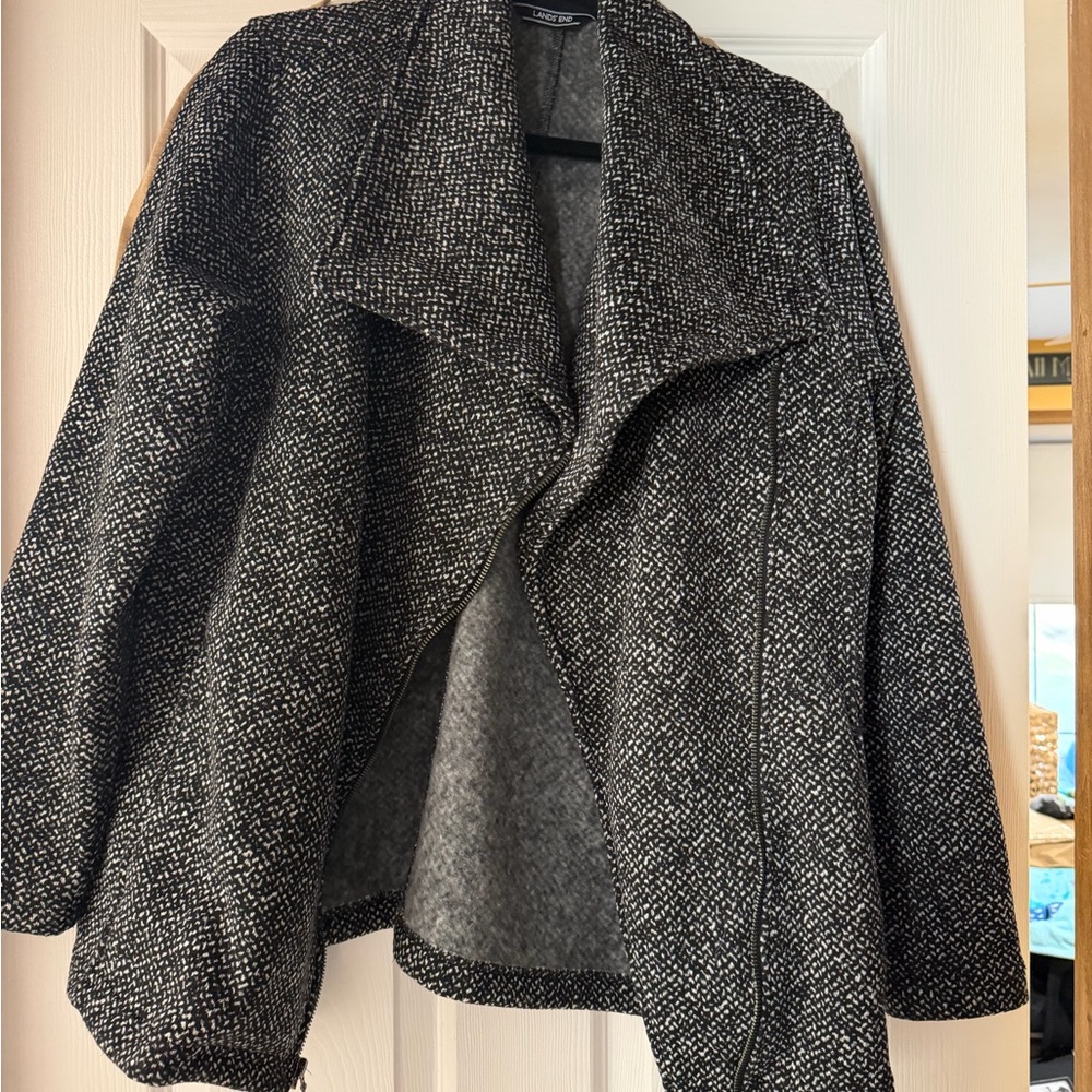 Lands' End Women's Black and White Cape